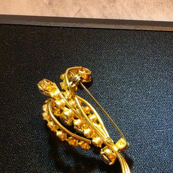 Made in Austria‎ Gold-Tone & Clear Rhinestone Floral Brooch Pin - Picture 7 of 14